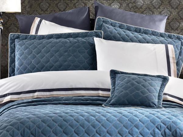 شرشف سرير مزدوج مغطى من داليان أزرق بترولي