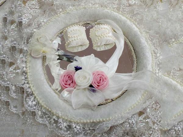 Runde verspiegelte Samt April Tablett Creme