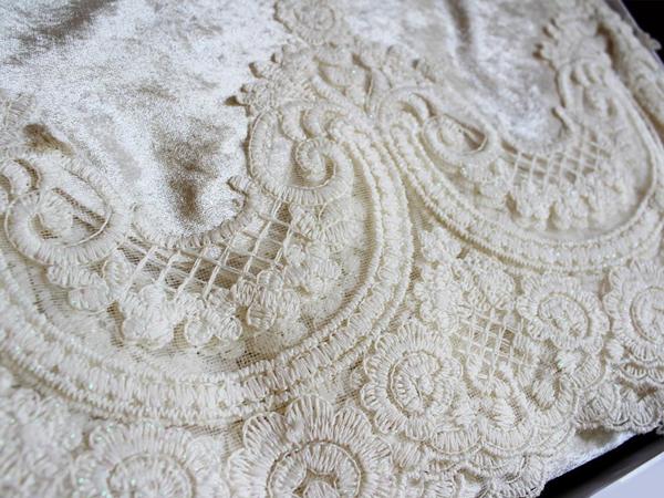 Arus Kadife Masa Örtüsü Krem 160x220 Cm