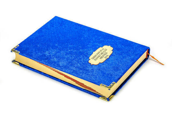 المصحف الكريم - مخمل مغطى - طبق خاص مسمى - عربي سادة - حجم متوسط - ازرق غامق - Mealli Quran