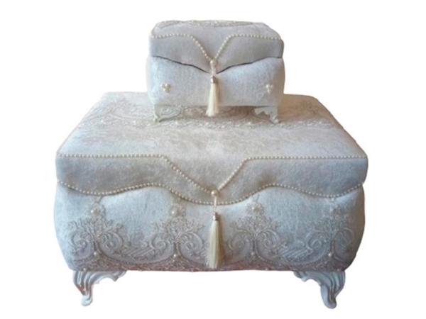 Französische geschnürte quadratische gravierte 2-teilige Mitgift-Brustcreme