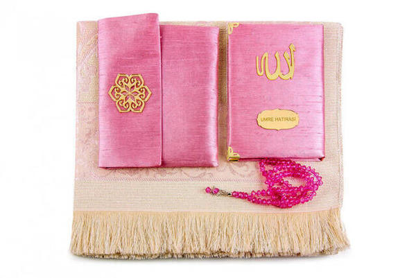 سانتوك كتاب ياسين مغطى بقماش - مقاس الكيس - لوحة الاسم الخاصة - سجادة الصلاة - مسبحة - كيس - ص