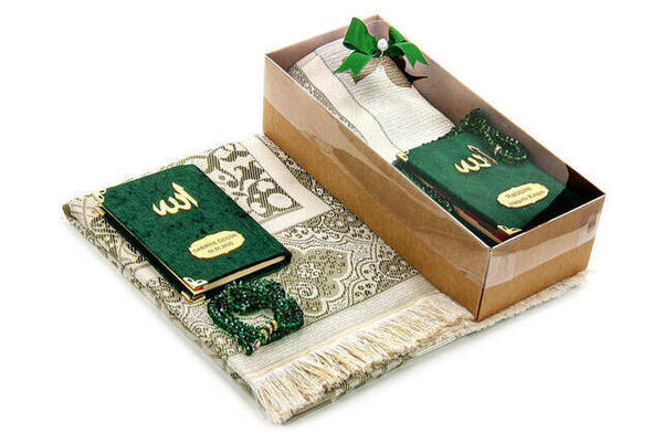 كتاب ياسين مخملي مغطى - حجم الجيب - لوحة الاسم - سجادة الصلاة - مسبحة - محاصر - لون أخضر