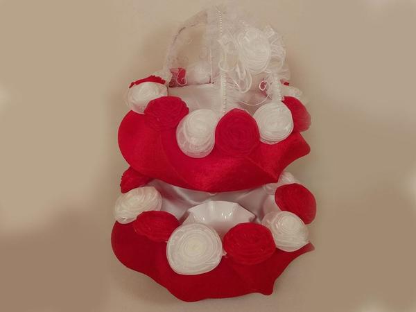 كافوك سلة حناء وفيرة من الورود الحمراء