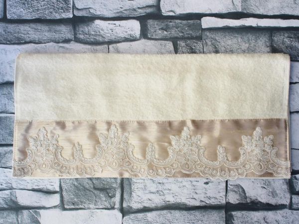Dowry Land Violetta Embroidered Dowery Towel Cream