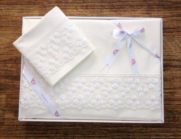 Fransız Güpürlü Gül Çiçeği Nevresim Takımı Krem