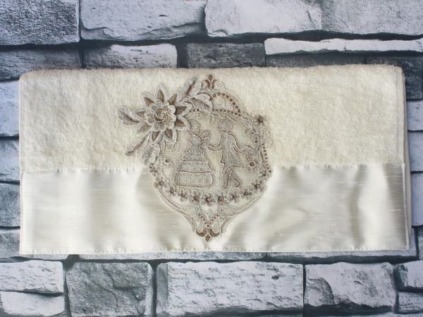 Çeyiz Diyarı Family Nakışlı Çeyizlik Havlu Krem