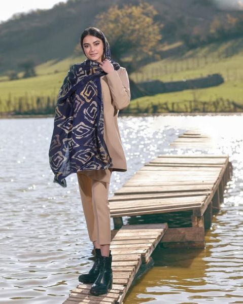 التفكيك | وشاح نسائي بتصميم عصري مزخرف | (دكنز -31375)