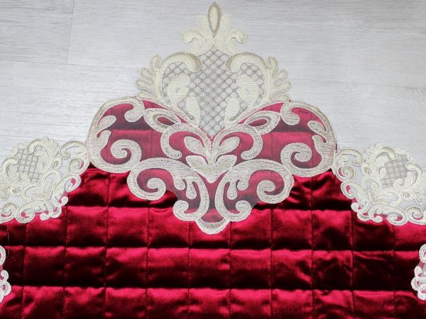 Fransız Güpürlü Birce Kapitoneli Kadife Seccade Bordo