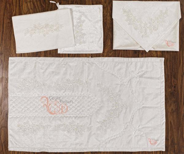 Fransız Aplikli Yaren Bohça Takımı Krem