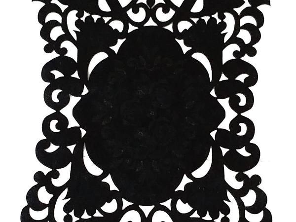 Snowdrop Lux Velvet Runner أسود