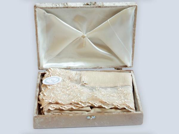 Fransız Güpürlü Büşra Masa Örtüsü Cappucino Kadife Kutulu