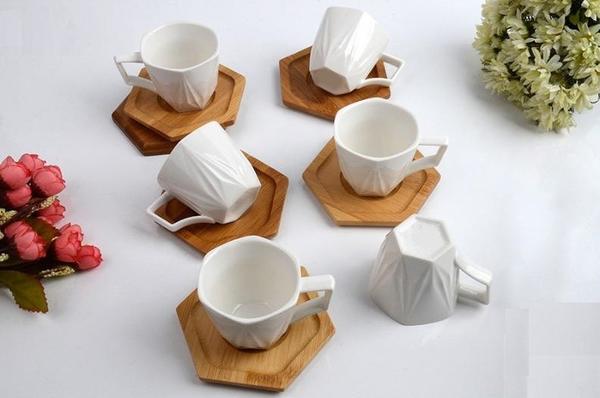 Bayev Beyaz 6 Kişilik Fincan Takımı Ve Ahşap Altlığı 101184-12-