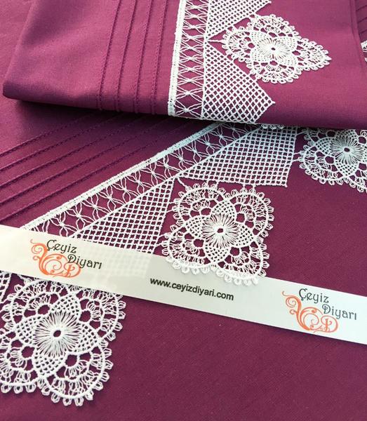 طقم غطاء لحاف دانتيل لامع بإبرة أرجوانية