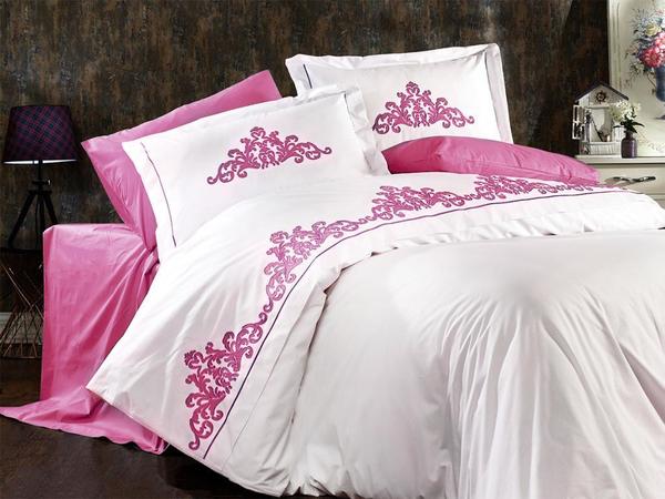 Ensemble de linge brodé Swan Powder