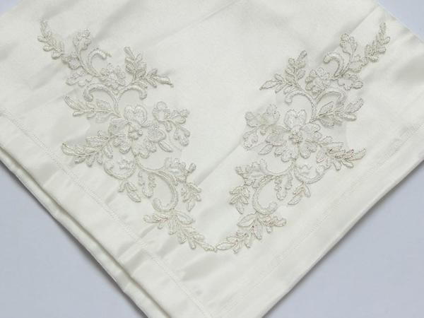 Yaprak Dalı Gümüş Simli Saten Bohça Krem