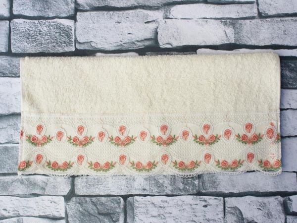 Dowry Land Twice Rose Embroidered Dowery Towel Cream