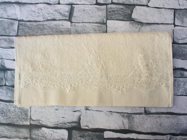 Land of Dowry Leda Embroidered Dowery Towel Cream