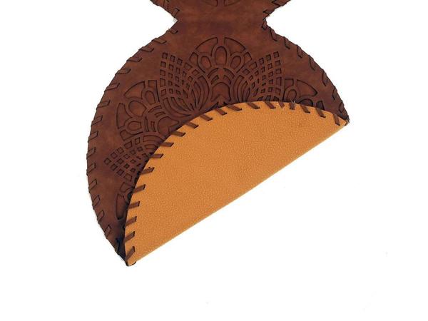 عداء من الجلد الفاخر المحبوك بطبقتين من الجلد المحبوك بثلاث طبقات من ورق بني فاتح