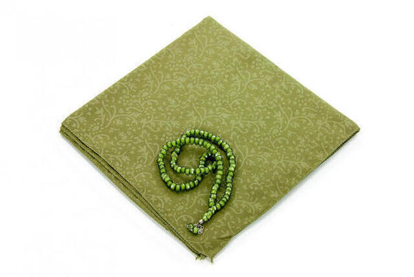 طقم رمضان المميز 10 - سجادة صلاة - غطاء - مسبحة - محاصر