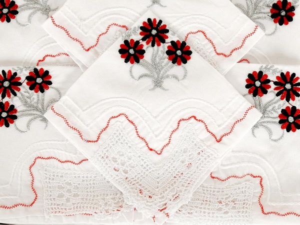 Çeyizlik El İşi Dantel Mutfak Takımı Flowers Kırmızı Siyah