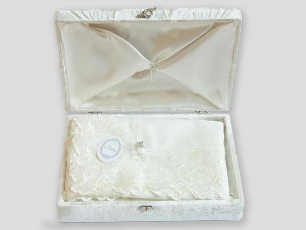 Fransız Güpürlü Büşra Masa Örtüsü Krem Kadife Kutulu