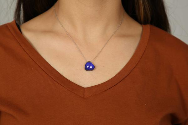 Son collier en pierre - Modèle coeur (Code: 2020646T)