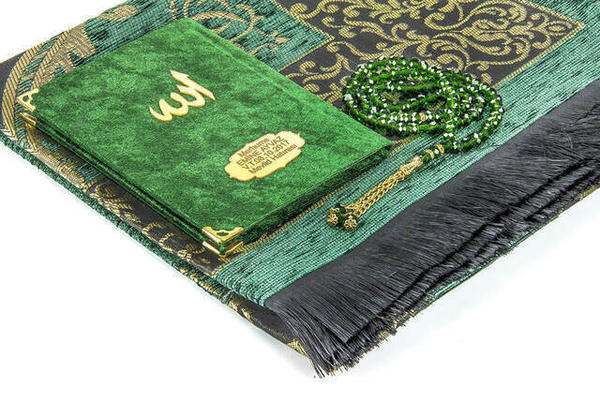 Hajj Umrah Mevlid Set 27 - Name gedruckt Samtbedeckt Yasin - Gebetsteppich - Rosenkranz - Boxed