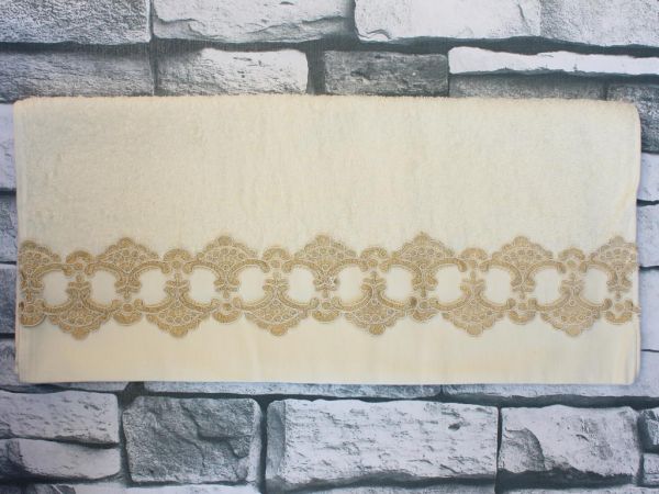 Dowry Land Violet Embroidered Dowery Towel Cream