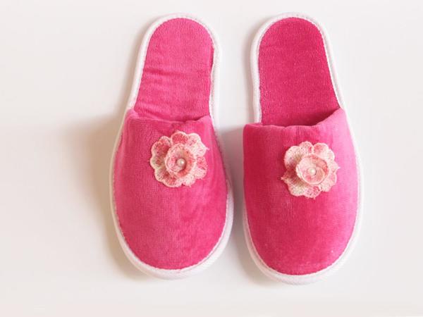 İncili Pembe Gül Desenli Terlik Koyu Pembe