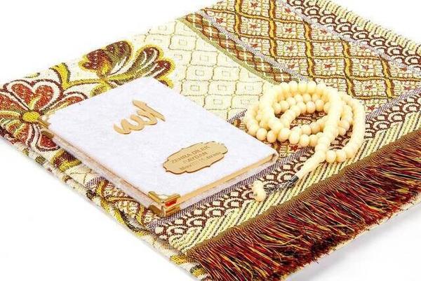 Kadife Kaplı Yasin Kitabı - Cep Boy - İsme Özel Plakalı - Seccadeli - Tesbihli - Kutulu - Krem Renk