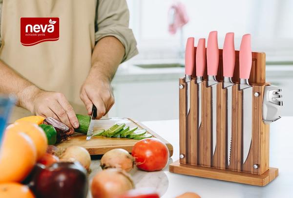 Neva Sweet 5'li Bıçak Seti Kesme Tahtası ve Ahşap Standlı 8 Parça | Pembe | N2372