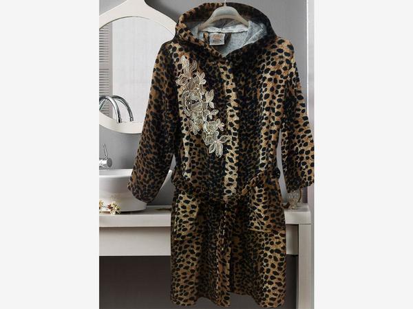 Leopar Desenli Kapşonlu Bayan Bornozu