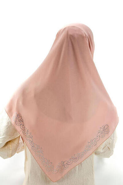 وشاح رأس ورد مجففة بالحجارة من مدينة المدينة المنورة