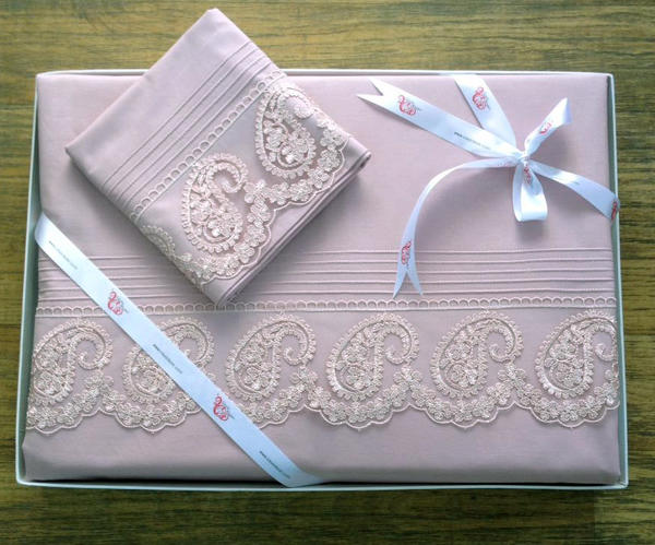 Fransız Güpürlü Nervürlü Tesadüf Nevresim Takımı Pudra