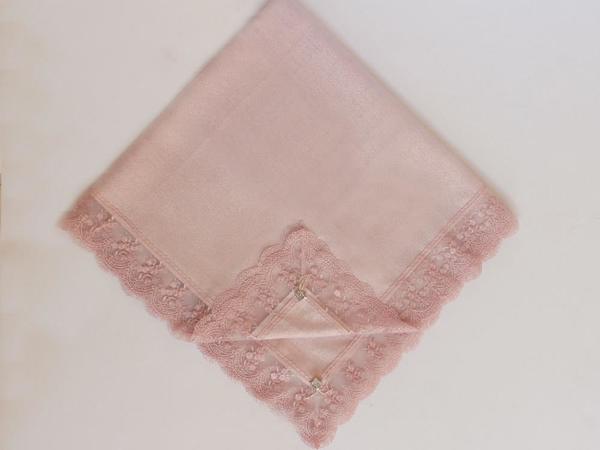 Fransız Güpürlü Seçil Masa Örtüsü Pudra