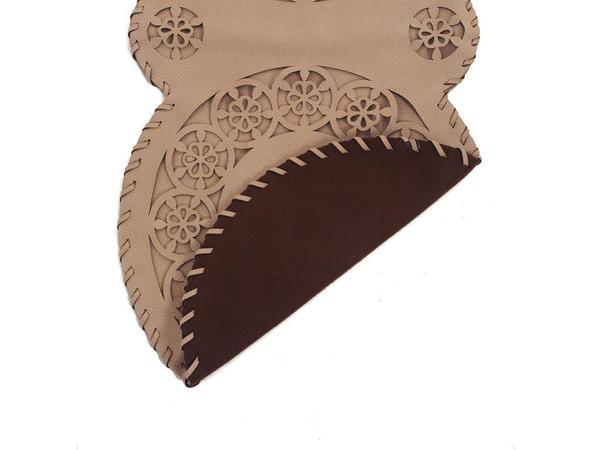 عداء دائري من 3 طبقات محبوكة من الجلد الفاخر باللون البيج