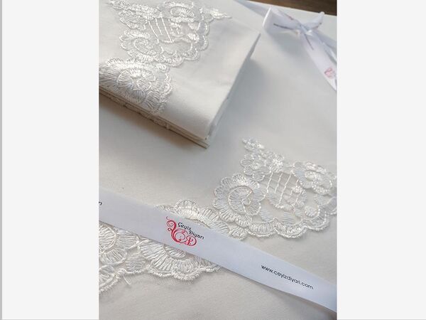 Fransız Güpürlü Servella Nevresim Takımı Krem